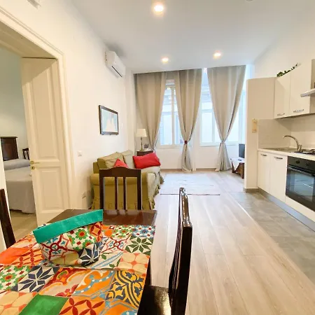 Apartment Le Casette Di Piazza Borsa Naples